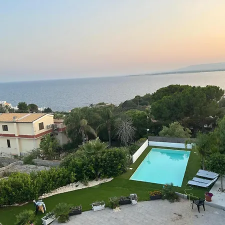 Al Luxury Aparthotel *