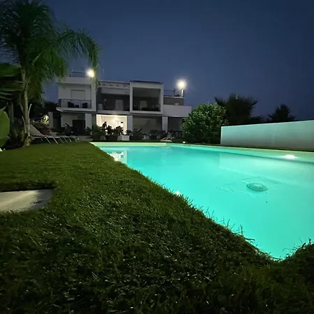 Al Luxury Aparthotel *